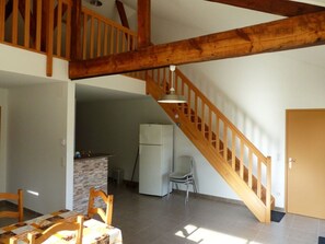 Interior - GITE VERY COMFORTABLE IN THE COUNTRY, NICE VOLUMES PROMOTION IN JULY (Cours-de-Pile)