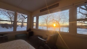 2 bedrooms, iron/ironing board, free WiFi, bed sheets - Cottage on Beach front Estate with Dockage  .Walk to Village (greenport)