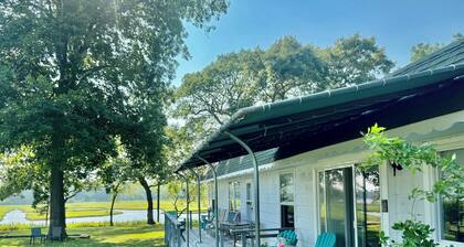 Cottage on Beach front Estate with Dockage .Walk to Village