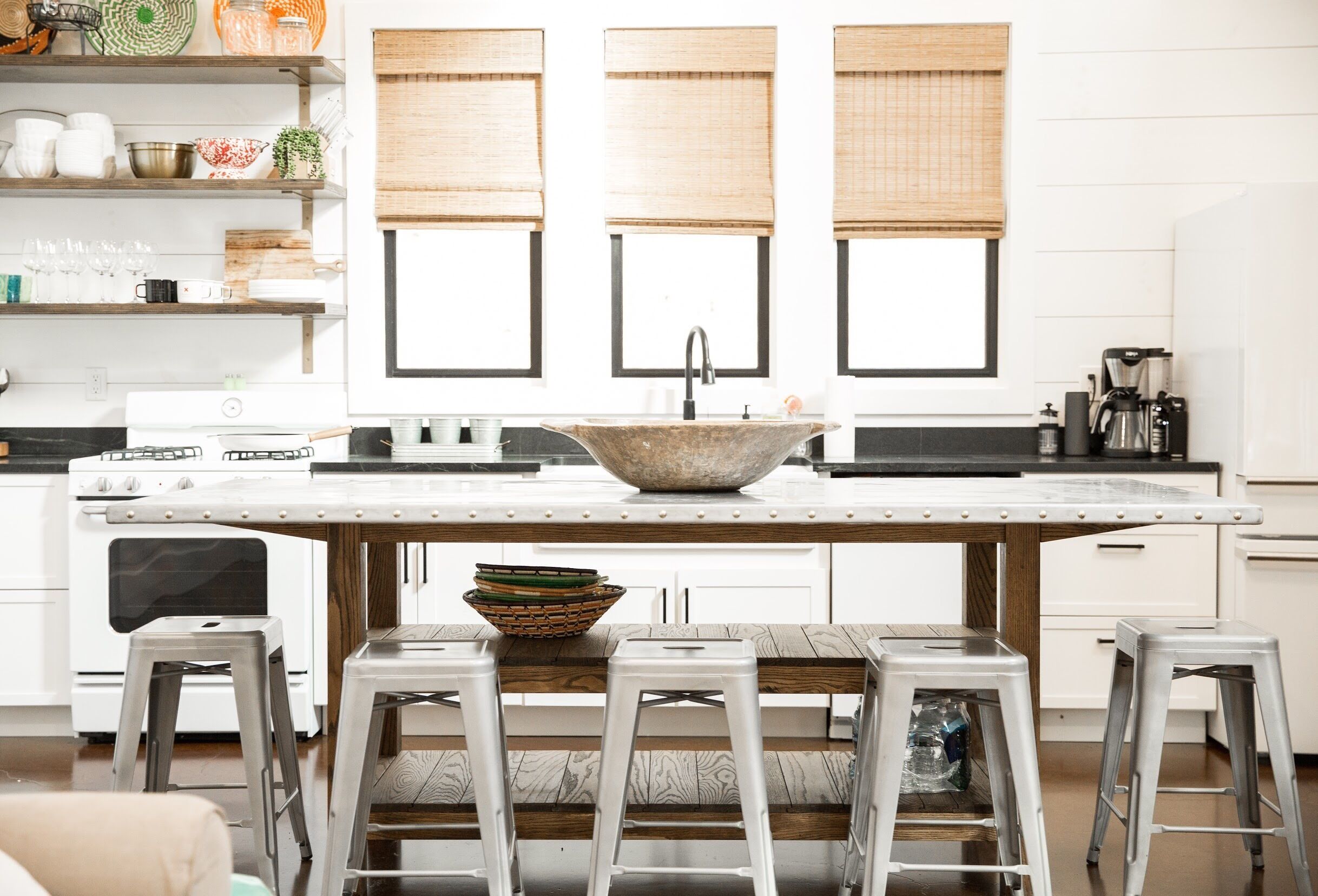 Luxury Cabin nestled in Cherokee National forest steps away from the AT!