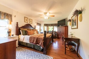 3 bedrooms, iron/ironing board, free WiFi, bed sheets - Mountain Creek Luxury Home W/ Hot Tub, WiFi, & HBO (Waynesville)