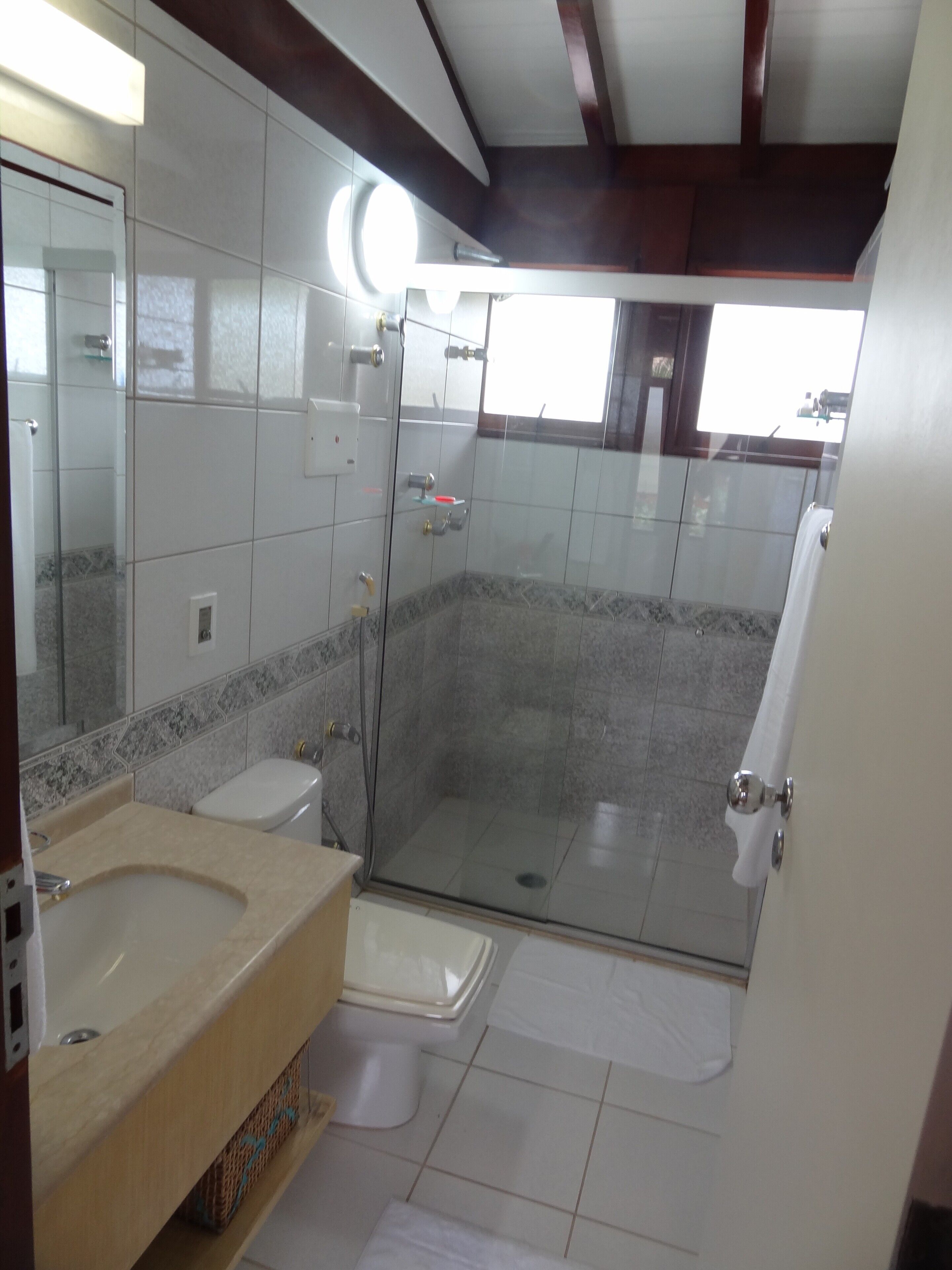 Maresias in Corner Moreira - Foot in the sand in spectacular gated community!