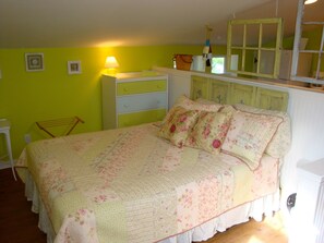 In-room safe, iron/ironing board, WiFi, bed sheets