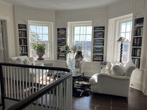 Elegant Waterfront Hudson River 12-acre Estate w/ Amazing Views.
Sleeps 14