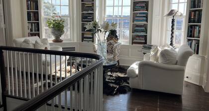 Elegant Waterfront Hudson River 12-acre Estate w/ Amazing Views.
Sleeps 14