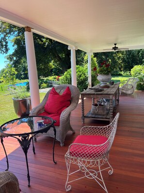 Outdoor dining - Elegant Waterfront Hudson River 12-acre Estate w/ Amazing  Views. 
Sleeps 14 (Saugerties)