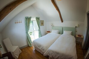 4 bedrooms, iron/ironing board, travel cot, free WiFi