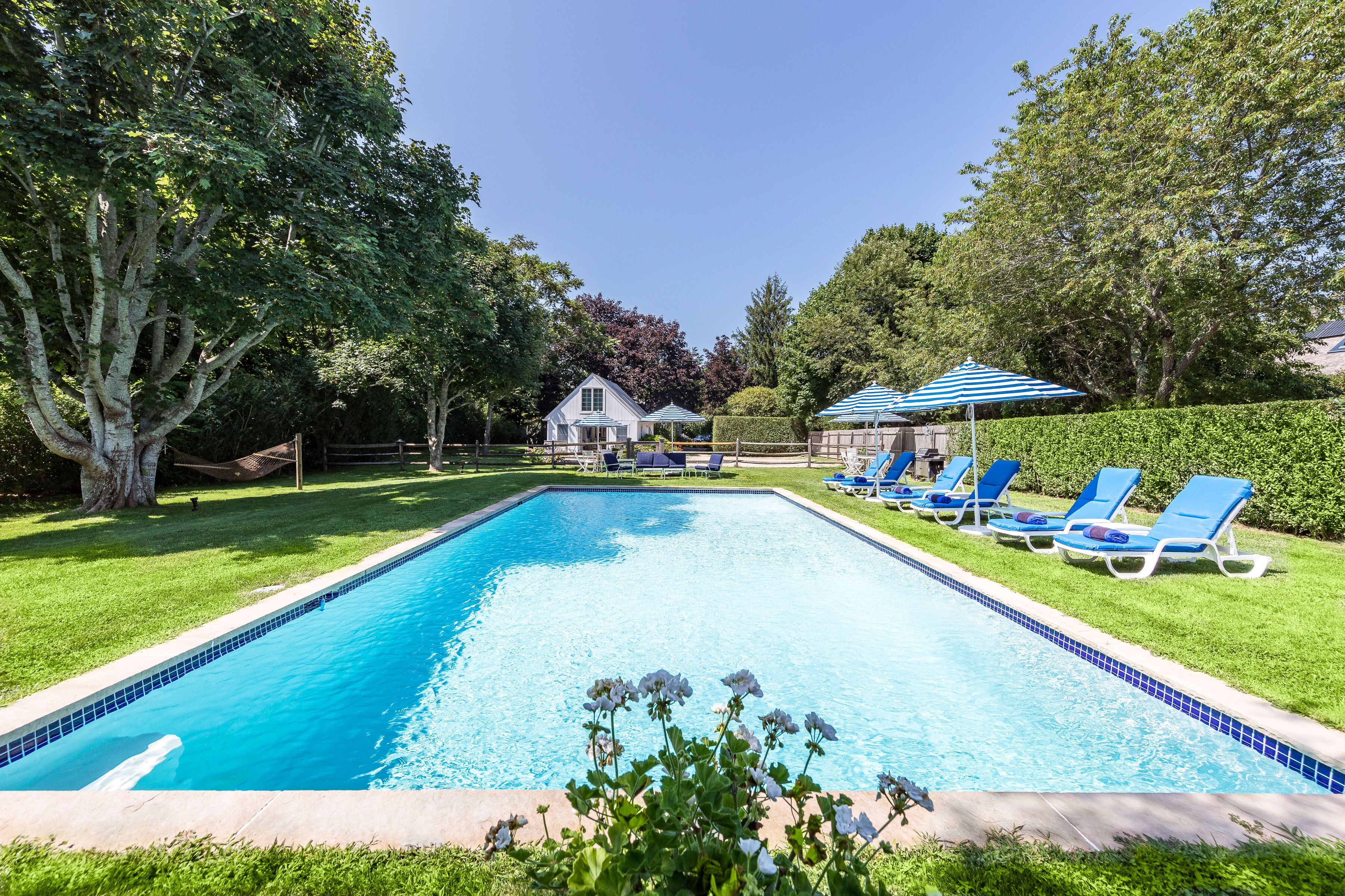 East Hampton SOUTH of the HIGHWAY near Ocean & Further Lane 
