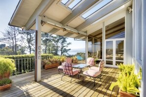 Outdoor dining - Luxury, San Francisco Bay Area (Tiburon): 5000 sq. ft., 4 bed, 5 bath (Tiburon)