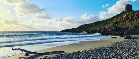 Playa en los alrededores y toallas de playa