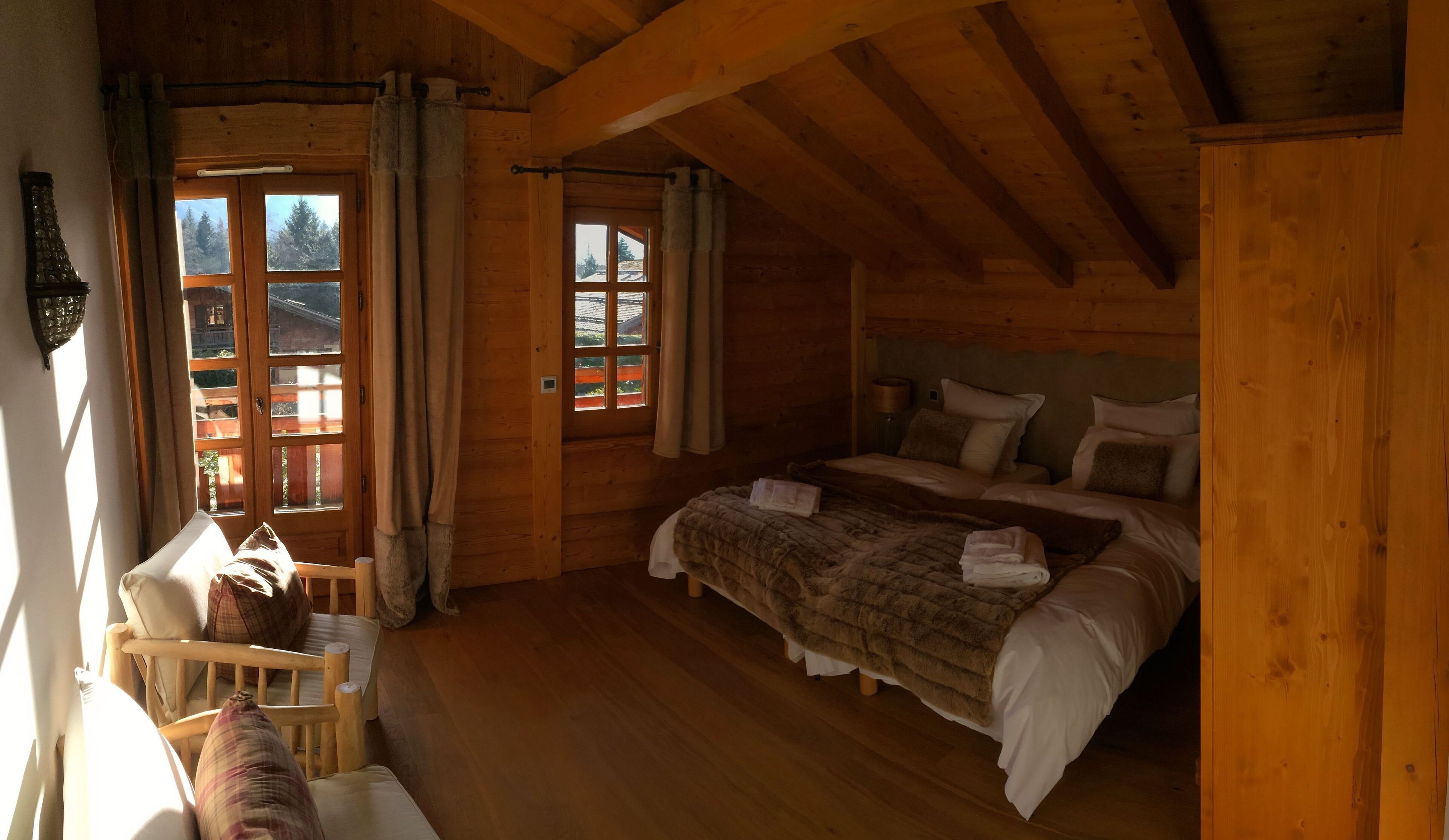 5 bedrooms, iron/ironing board, WiFi, bed sheets