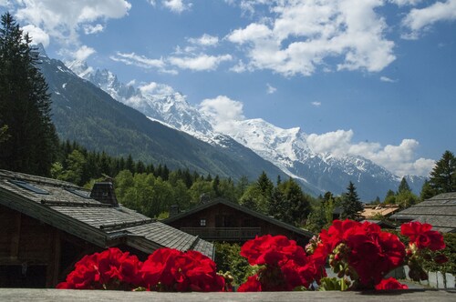Cosy Mountain Chalet with Mont-Blanc view, in proximity to ski stations