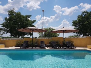 Outdoor pool, a heated pool - House / Villa - Valros (Valros)