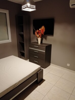 4 bedrooms, iron/ironing board, WiFi