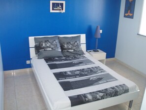 4 bedrooms, iron/ironing board, WiFi