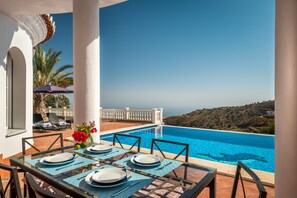 Outdoor dining - Luxury villa with private pool, Sun, sea and nature. www.elancla.eu (Sayalonga)