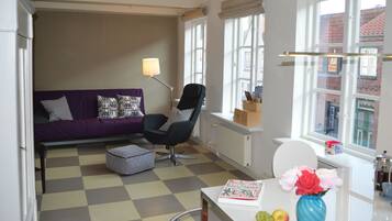 Fernseher, Bücher, Stereoanlage