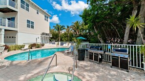 Piscina all'aperto, una piscina riscaldata