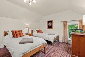 5 bedrooms, in-room safe, iron/ironing board, travel cot
