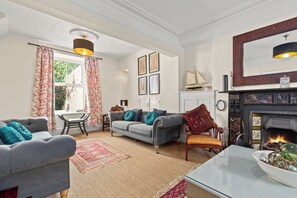 Smart TV, fireplace, DVD player, table tennis - Large, Luxury, Holiday Cottage In Tresaith, Cardigan Bay, West Wales (Tresaith)