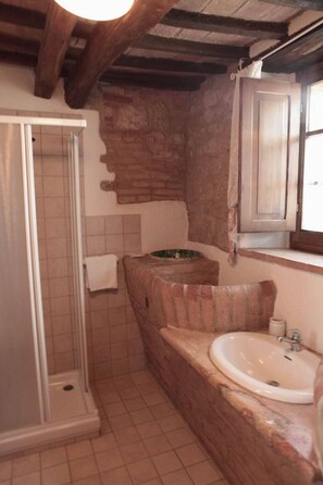 Dusche, Bidet, Handtücher