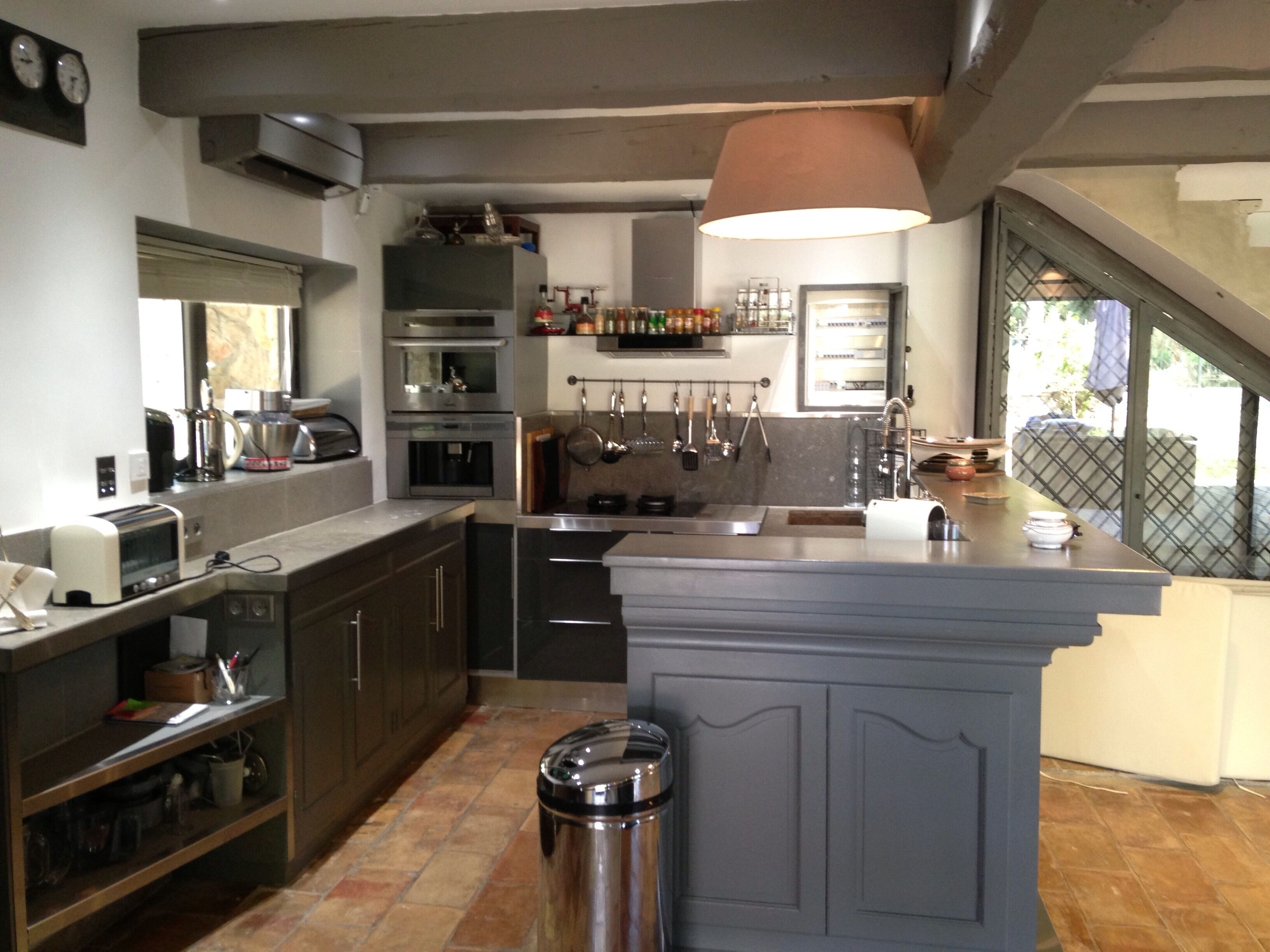 Small charming house, in village and clear view of the vineyards,