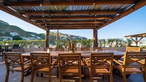 Outdoor dining - Contemporary, clean, spacious ocean view villa, huge pool,  2 blocks from Marina (Pedregal, Cabo San Lucas)