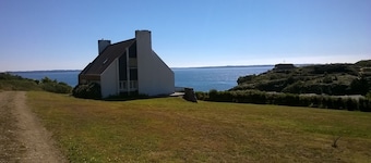 Groot huis met een uitzonderlijk uitzicht op zee en de haven van Brest