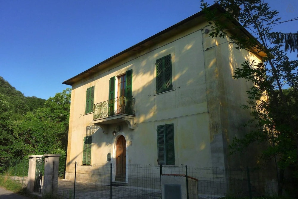 Beautiful rustic Tuscan villa overlooking the medieval village of Bagnone