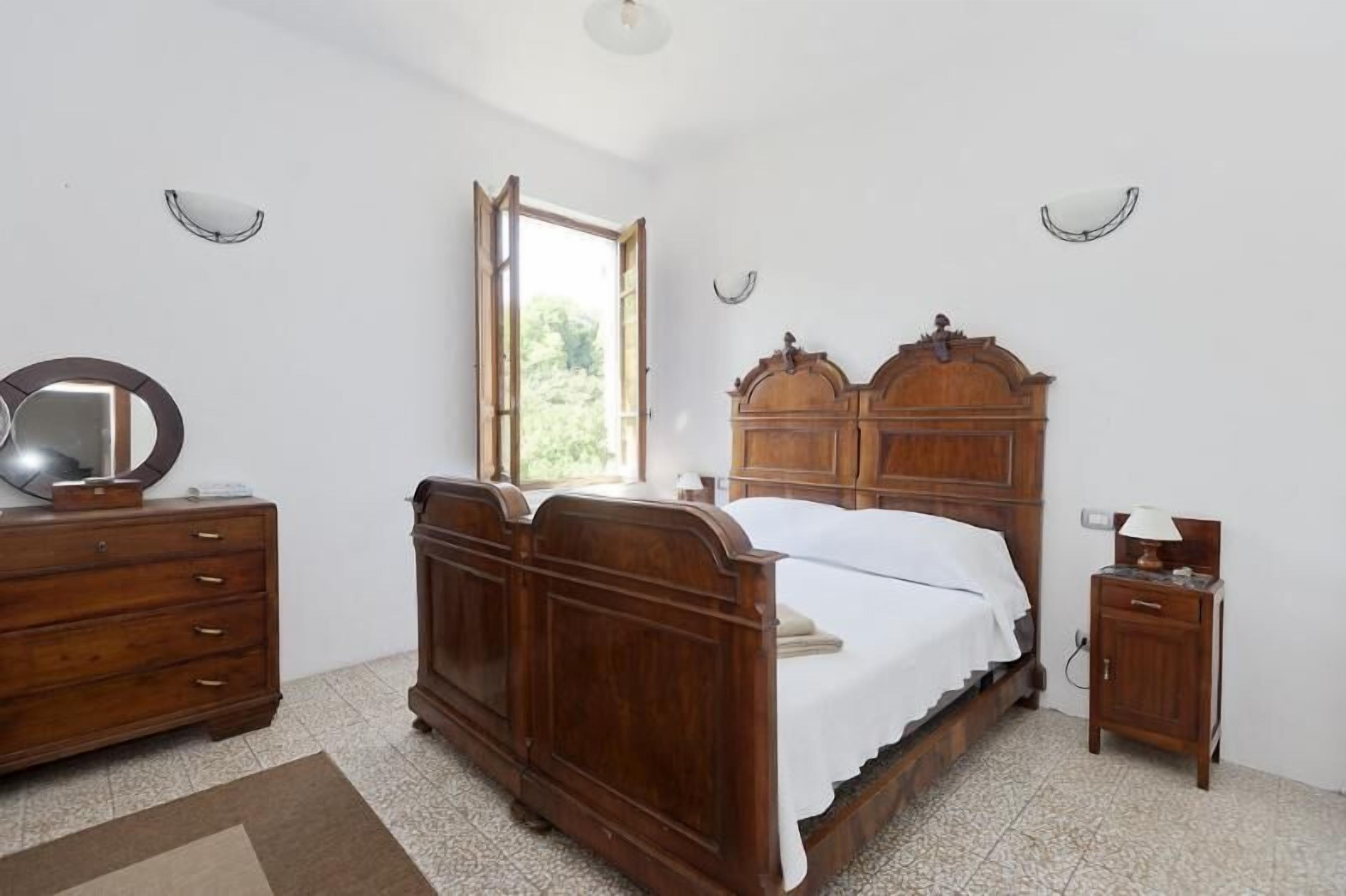 Beautiful rustic Tuscan villa overlooking the medieval village of Bagnone