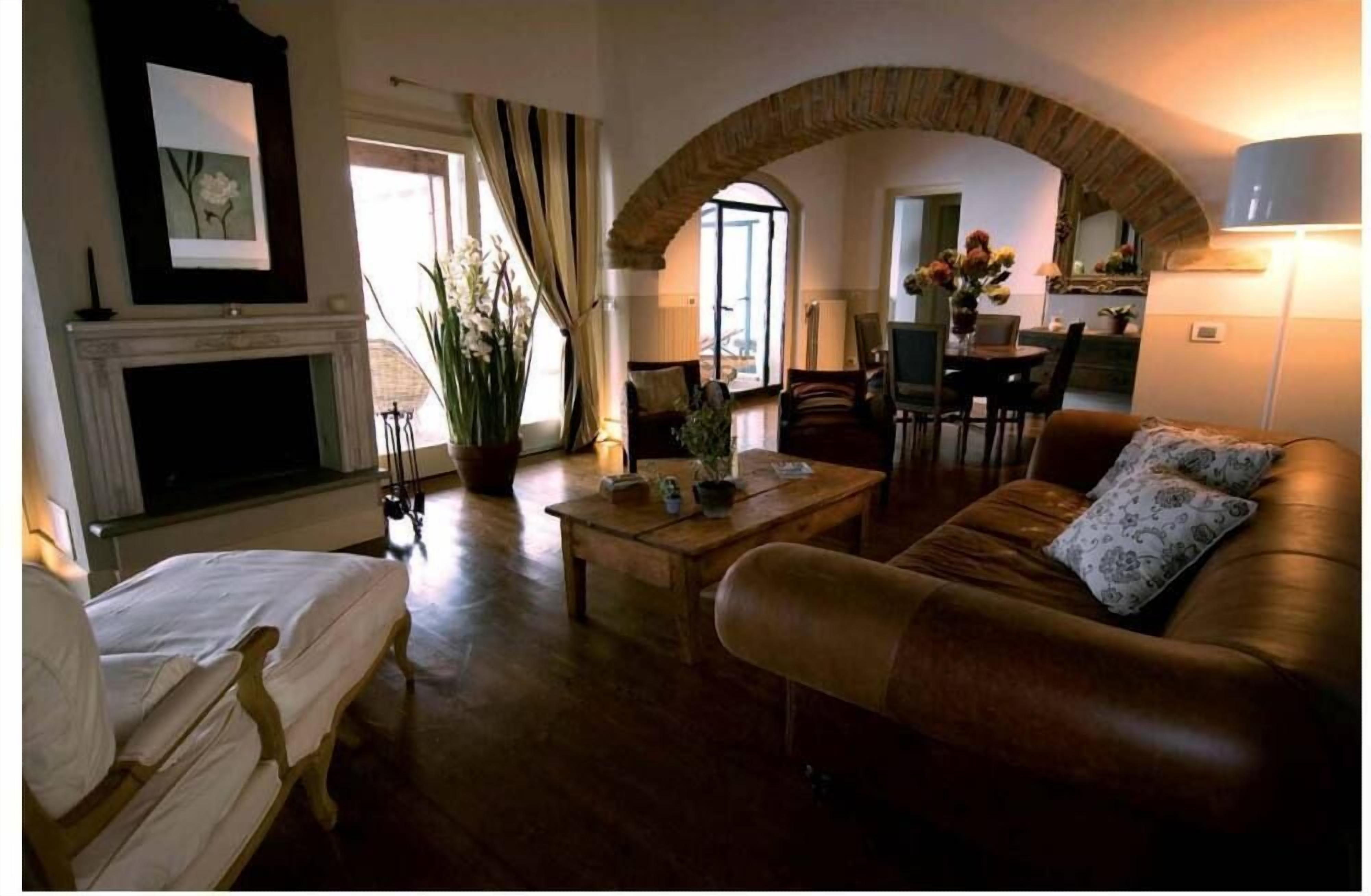 Monteveneroso: House / Villa - Fortunago