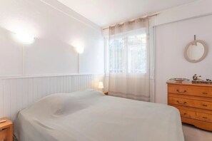 3 bedrooms, iron/ironing board, wheelchair access