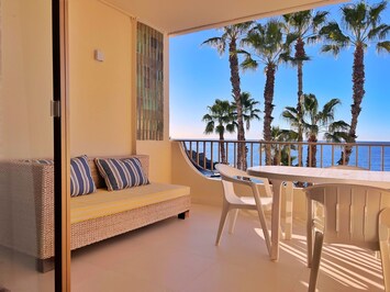 BIG TERRACE 20 M2 OVER COTOBRO BEACH ALL DAY SUNNY , SOUTH LOOKING, UP TO 6 PAX