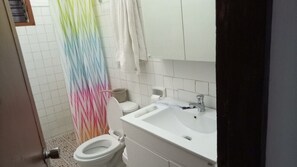 Hair dryer, towels, shampoo, toilet paper - Your Las Vegas Casa in a convenient location (Valencia)