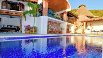 Outdoor pool, a heated pool