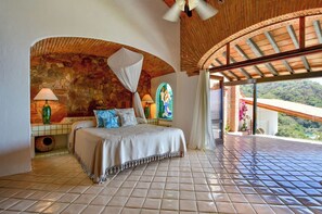 3 soveværelser, pengeskab på værelset, strygejern/strygebræt