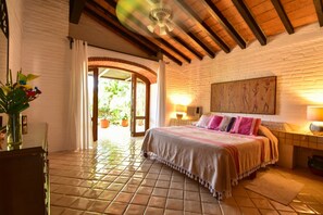 3 bedrooms, in-room safe, iron/ironing board, free WiFi