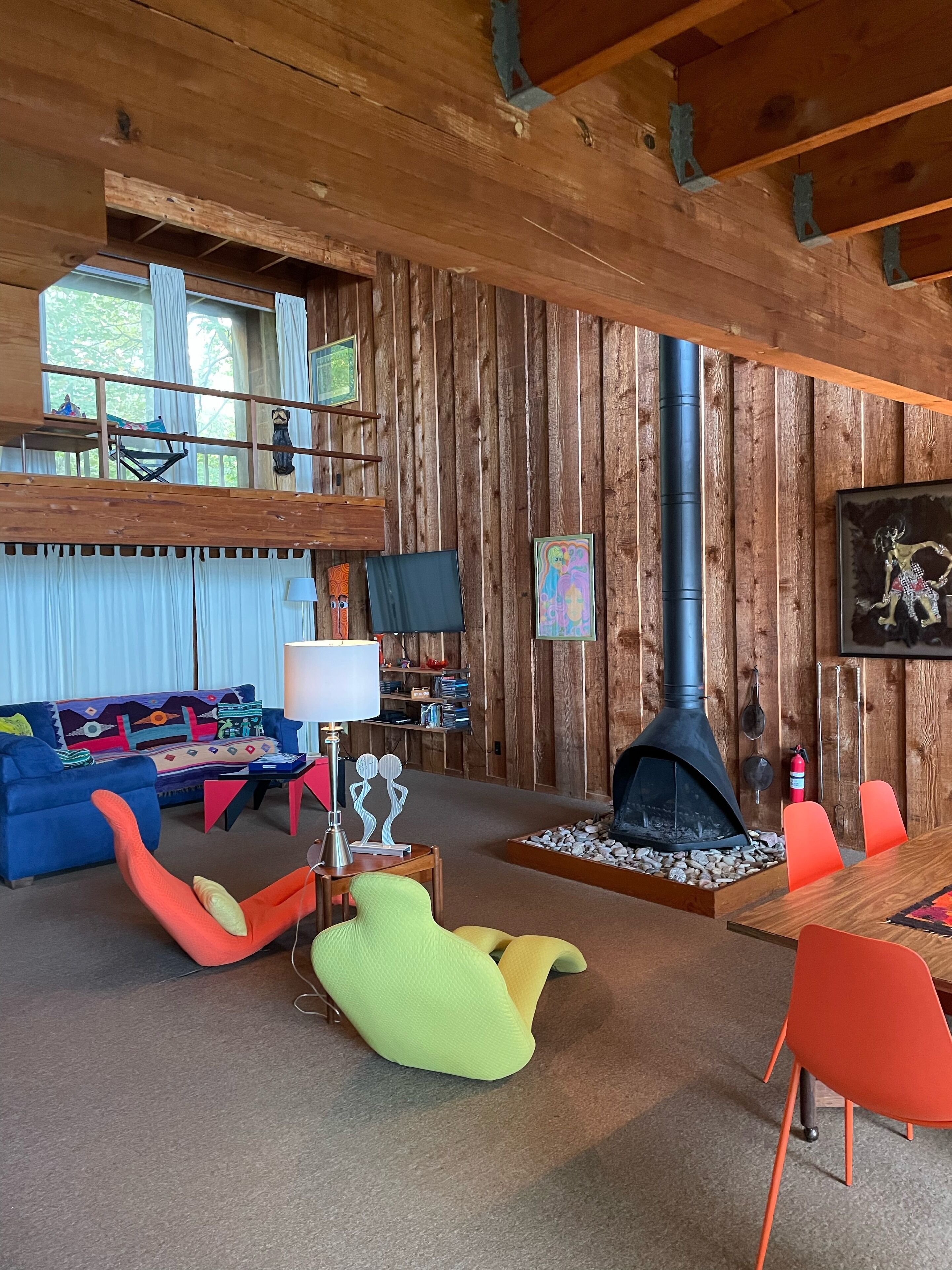 Winter Special: unique, mid-century modern cedar house for wonderful vacations