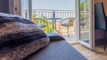 Comfort Apartment, Sea View | Iron/ironing board, free WiFi, bed sheets, wheelchair access