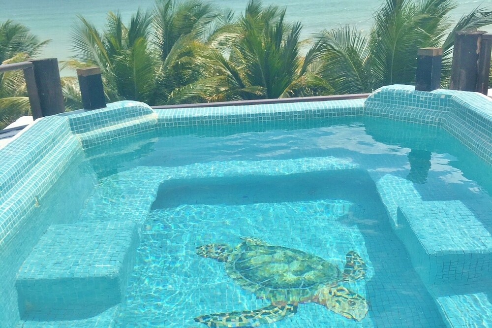 Beach front twin home - central courtyard - great for families and large groups
