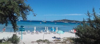Villa en Pinarello, a 2 minutos a pie de la playa con hermosas vistas de la bahía