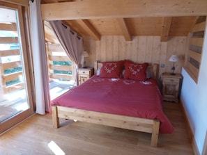 4 chambres, fer et planche à repasser, accès au Wi-Fi (inclus)
