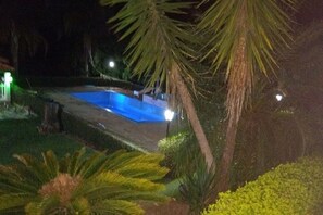 حمام سباحة