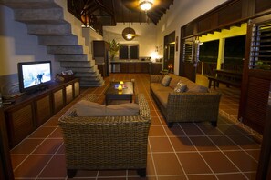 Smart-TV, DVD-Player, Bücher