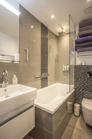 Combined shower/tub, eco-friendly toiletries, hair dryer, towels