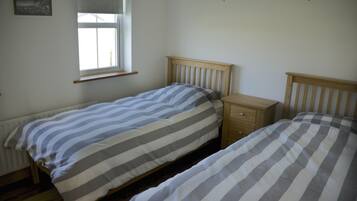 4 bedrooms, iron/ironing board, free WiFi, bed sheets