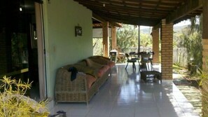 Terrace/patio - Complete country house on the shores of Lake Corumba IV (Luziania)