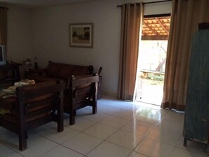 TV, DVD player, stereo - Complete country house on the shores of Lake Corumba IV (Luziania)