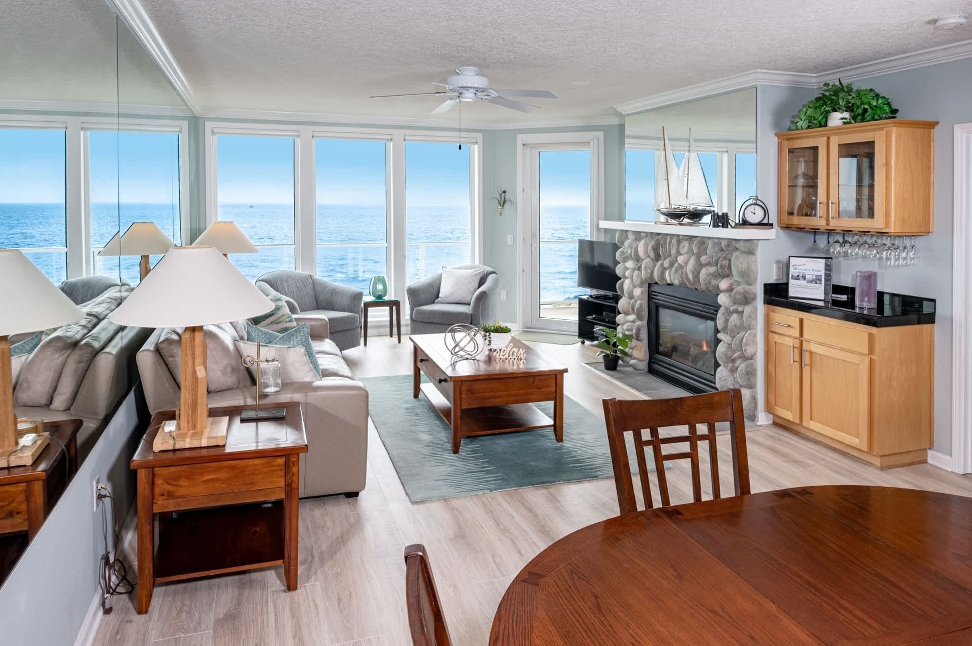 Whalers View Condo, Oceanfront Balcony & Pool - Beverly Beach, OR