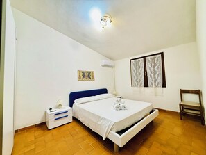 3 slaapkamers, een strijkplank/strijkijzer, reisbedje, gratis wifi